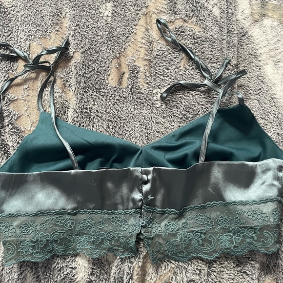 Silk never worn, cyan crop top adjustable, medium - Picture 2 of 2